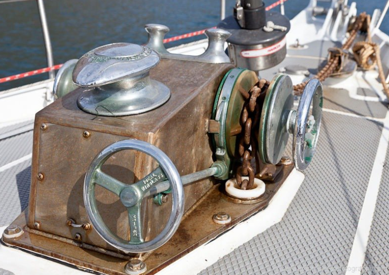 10 Best Horizontal Anchor Winches For Boat Use